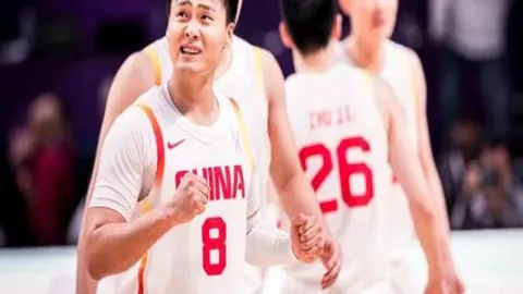 王曼昱与黄怡桦亚洲杯乒乓球小组赛第二轮对决